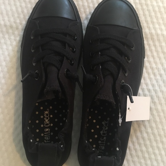 Shoes - Sneakers size 5.5 NWT comes with the box.